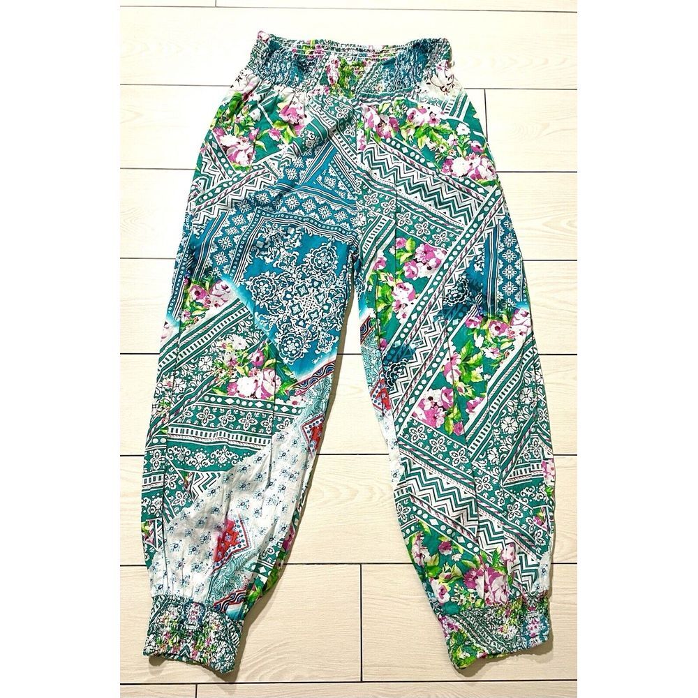 Feathers by Tolani womens floral/tropical Joggers size M With Geometric Print